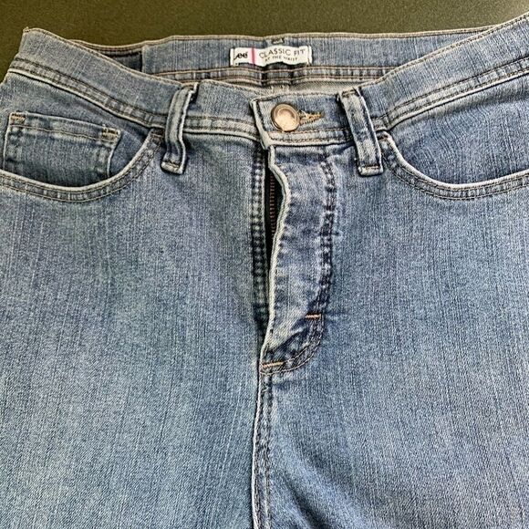 Lee Denim - Lee classic fit jeans 6 actual approximately 27/29
